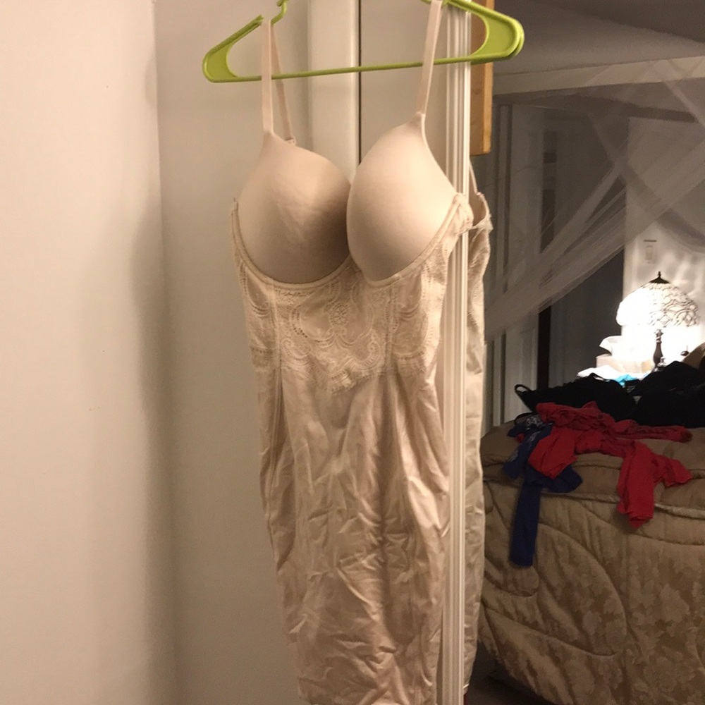 Cream shape wear slip